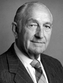 David Packard Receives Thayer Award