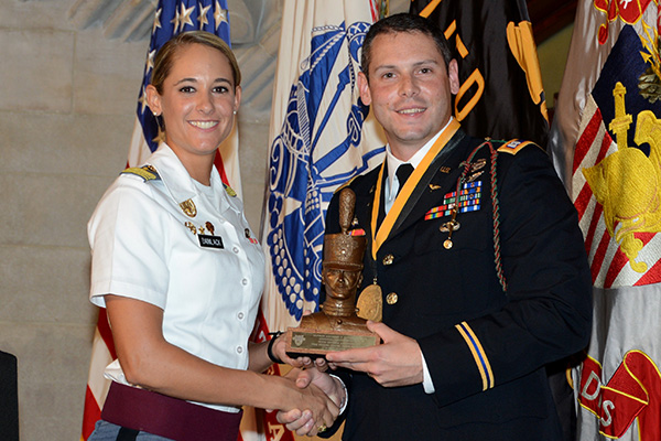 CPT Anthony Fuscellaro ’05 Receives Nininger Award