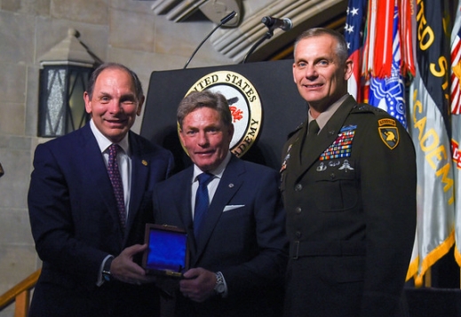 Kenneth Fisher receives West Point Thayer Award