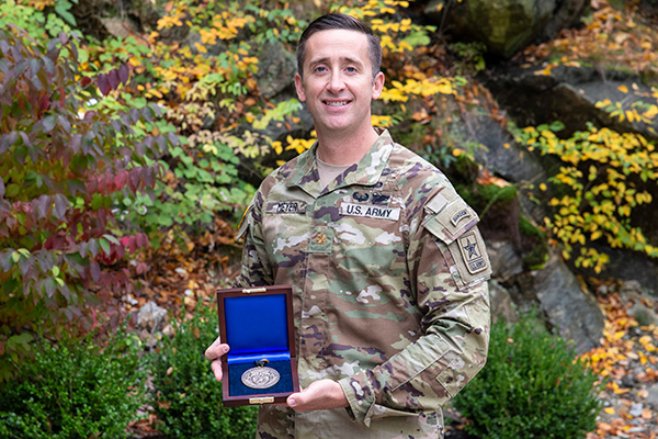 MAJ John A. Meyer ’05 Receives Nininger Award