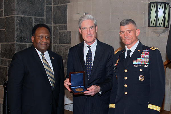 The Honorable Robert S. Mueller Receives Thayer Award