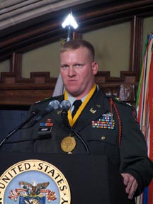 CPT Randall L. Ashby ’01 Receives Nininger Award