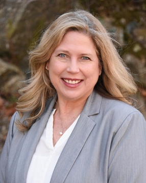 Director of Class Services Debbie M. Edelen ’92