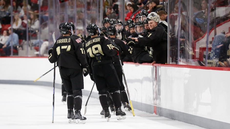 Army Hockey’s CDT Huss Attends Athletic Trainer Appreciation Night after Life-Threatening Injury