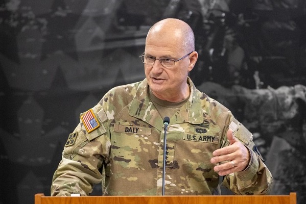 Daly ’87 Reflects on Career Upon Retirement as Four-Star General