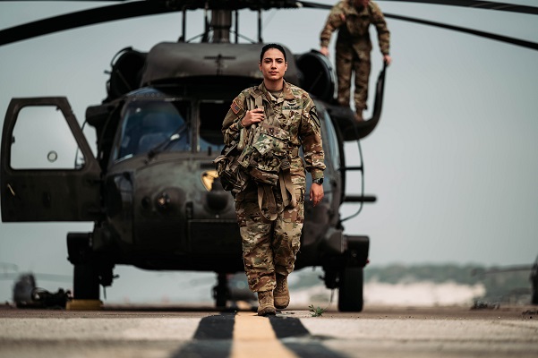 Black Hawk pilot 1LT Cervantes ’20 Finds Her Calling in the Army