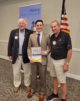 2LT Gordon ’22 ’Fulfills St. Simons Rotary International Scholarship