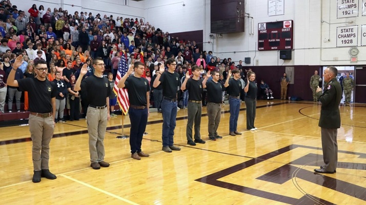 LTG Karbler ’87 Tells Students To ‘Be All They Can Be’