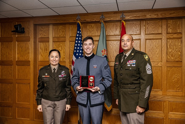 2LT Free ’23 Receives Foley Scholarship of Honor