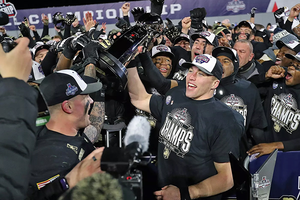 #24 Football Wins American Athletic Conference Championship, 35-14 Over Tulane