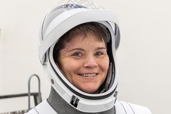 COL McClain ’02 Returns to Space with Symbol of the Long Gray Line