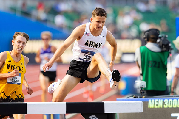 Nathan Davis Sets New Record in 3000m Steeplechase