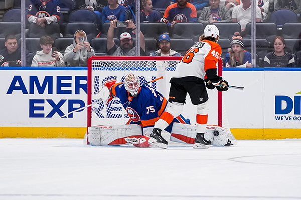 Gahagen ’17 Makes NHL Debut in Preseason NY Islanders Game