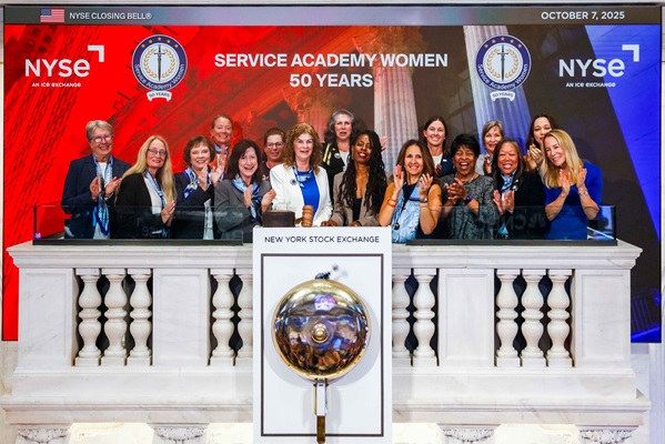 Women Military Service Academy Graduates Ring NYSE Closing Bell