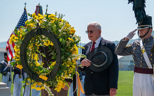 2026 Wreath Laying Oldest Grad Ralph Leonard '52
